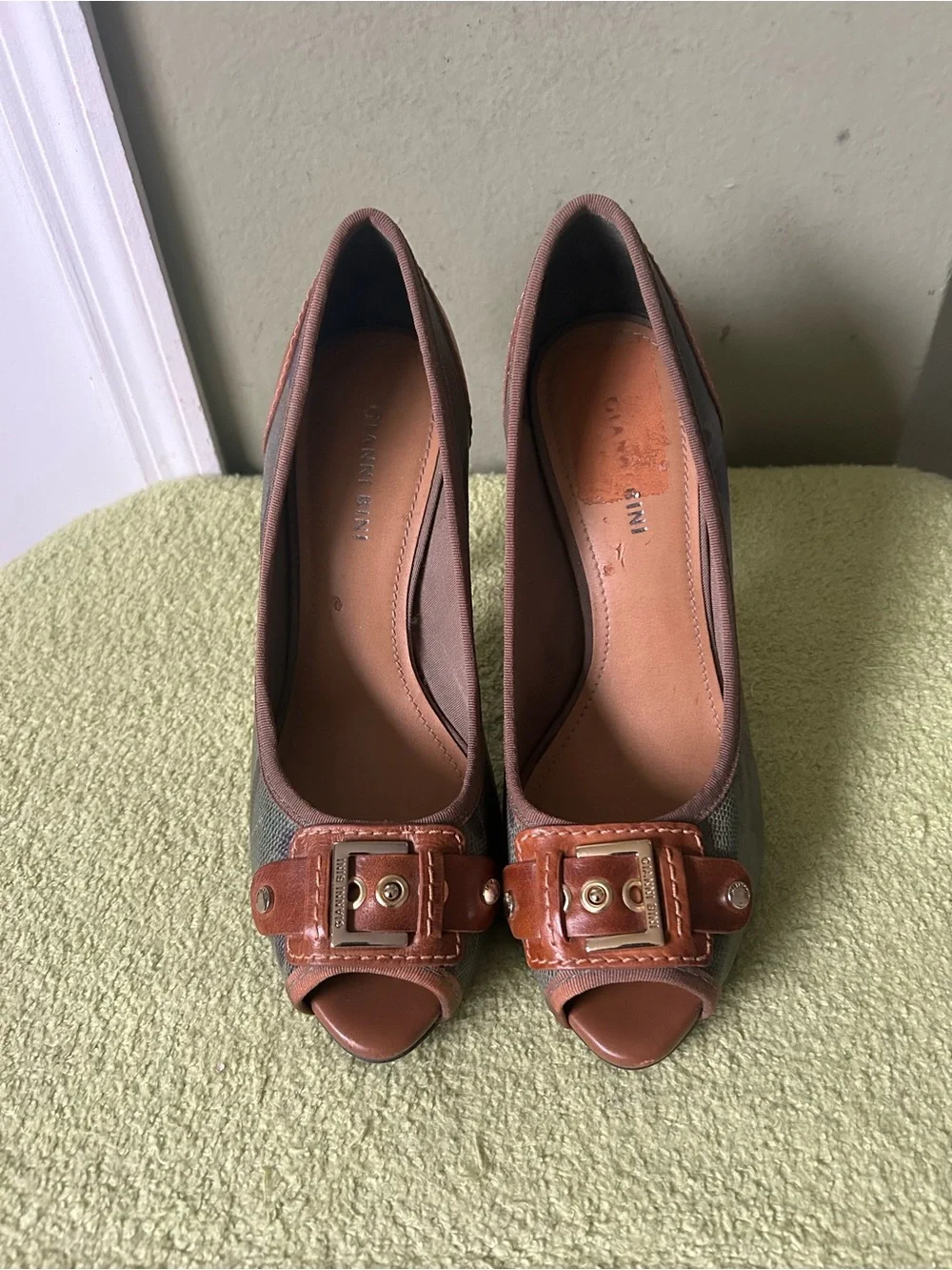 Gianni Bini Green Camo Peep-Toe Heels with Brown Trim Sz 10 M